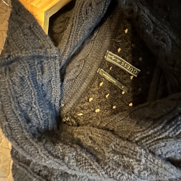 Guess Sweater - Picture 4 of 4